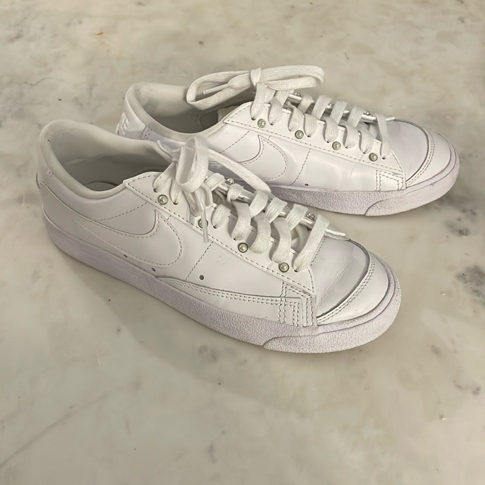 EUC Nike Sneakers